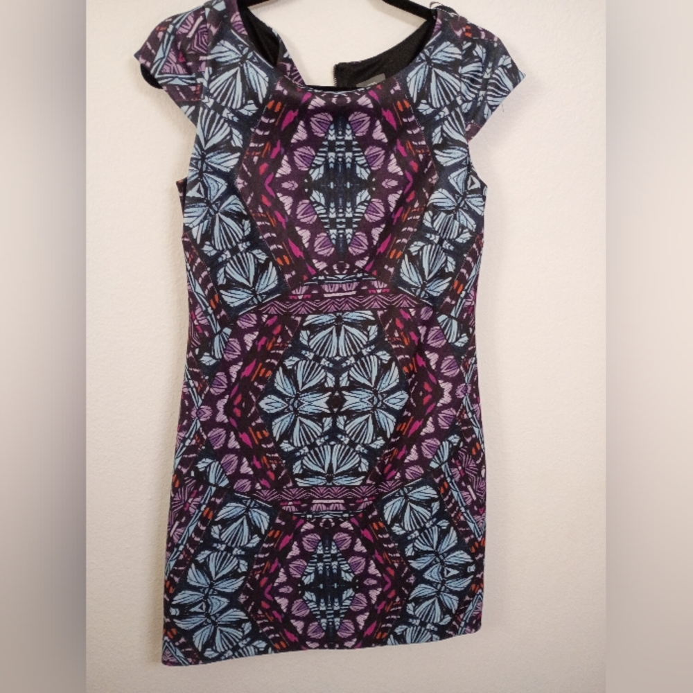 Vince Camuto Purple, Blue & Black Geometric Cap-Sleeve Shift Dress